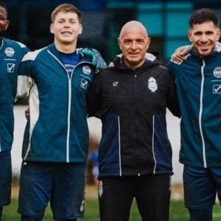 Gimnasia volvió al Bosque con una duda que cambia el equipo de Pereyra
