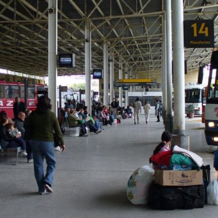 Nuevo micro entre La Plata y el interior: dónde no podrá subir ni bajar pasajeros