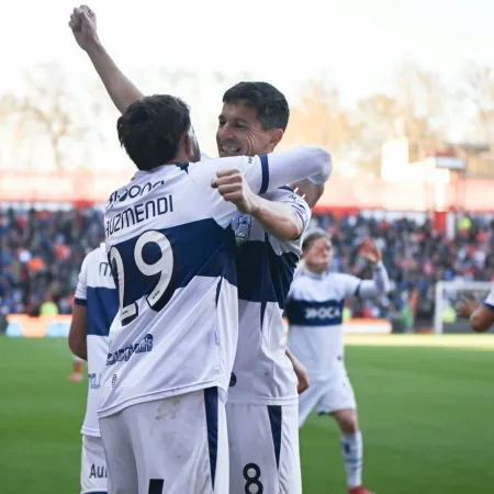 Gimnasia empató con Argentinos y sigue en carrera por la Copa Libertadores 2027