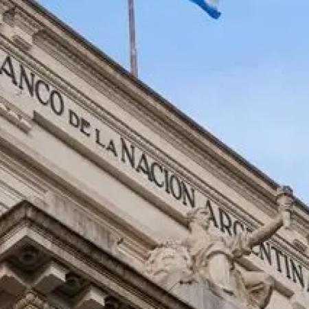 Comerciantes de La Plata piden que los bancos mantengan el horario de 10 a 15 durante el verano