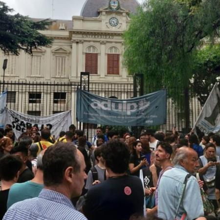 Nuevo paro en la UNLP: docentes y nodocentes vuelven a las aulas con una huelga este miércoles