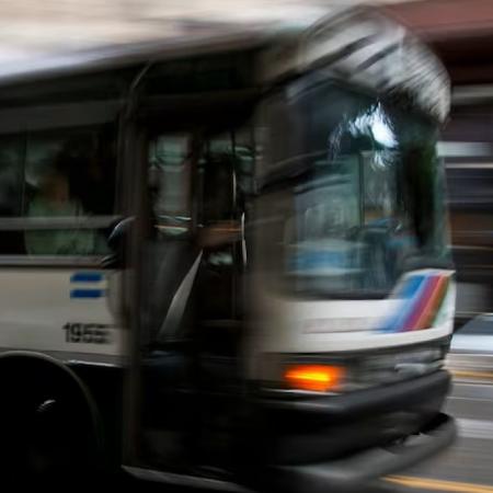 Octubre llega con aumentos en La Plata: cuánto costarán colectivos, alquileres y prepagas