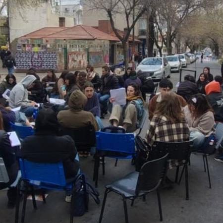 Paros universitarios: docentes y nodocentes vuelven a parar y complican las clases en La Plata