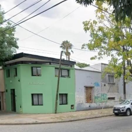 Golpearon y ataron a una madre frente a sus hijos y uno de los chicos logró liberarla