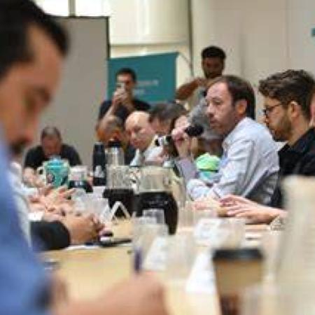 Crece la tensión en Provincia: estatales y docentes siguen sin aumento y peligra octubre